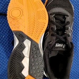 Asics Women's indoor volleyball shoes sz 7